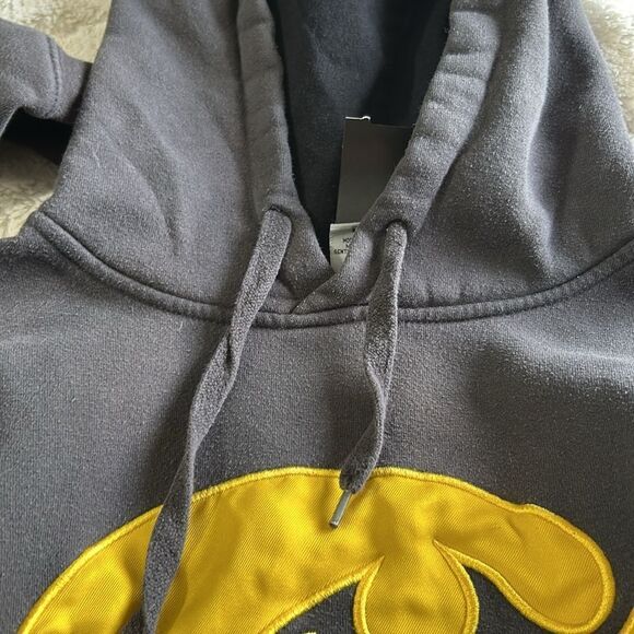 Iowa Hawkeyes Stadium athletics, size medium women’s hoodie - Picture 7 of 8